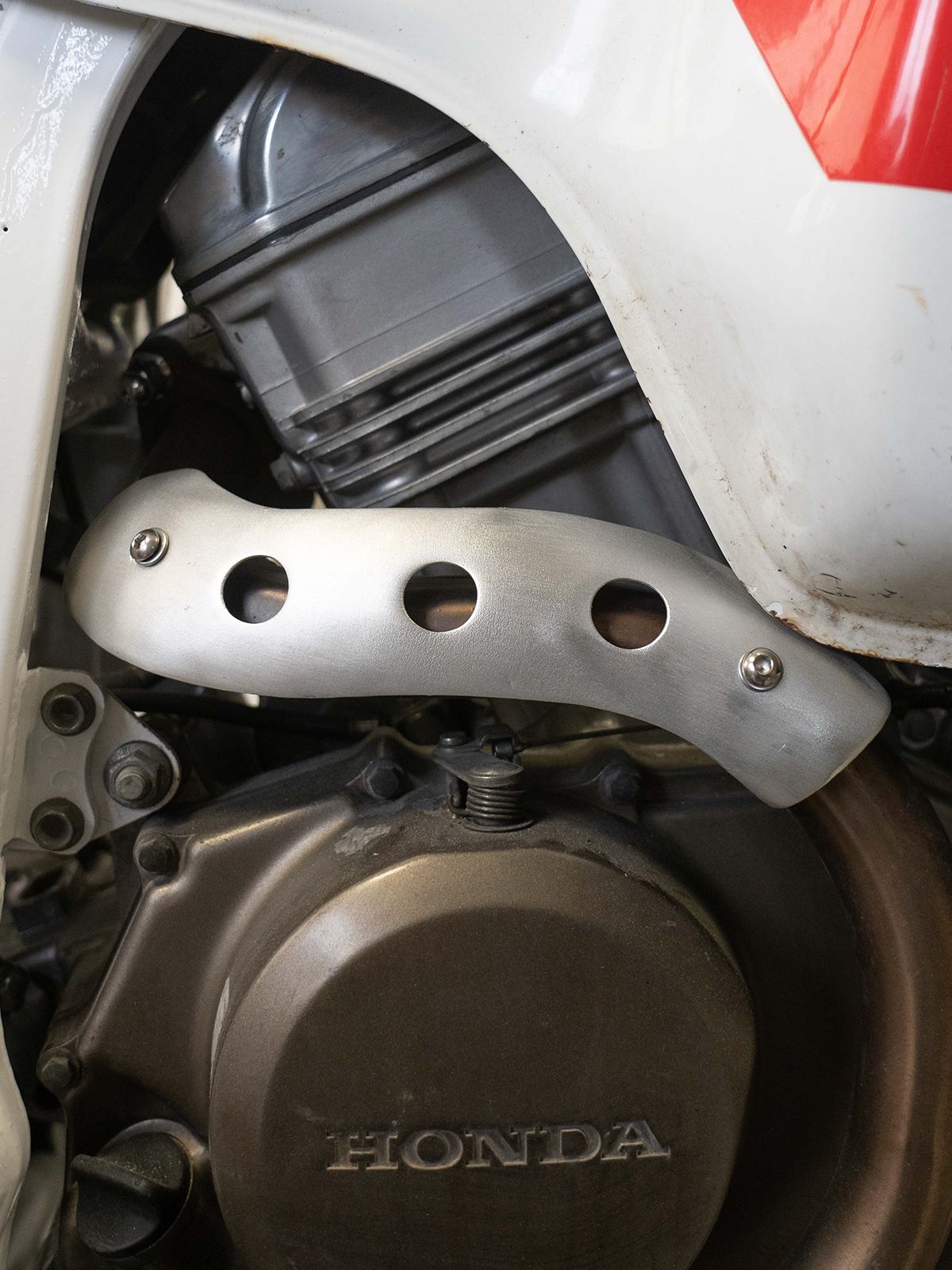 Africa Twin XRV 650/750 – Griglia scarico colletore