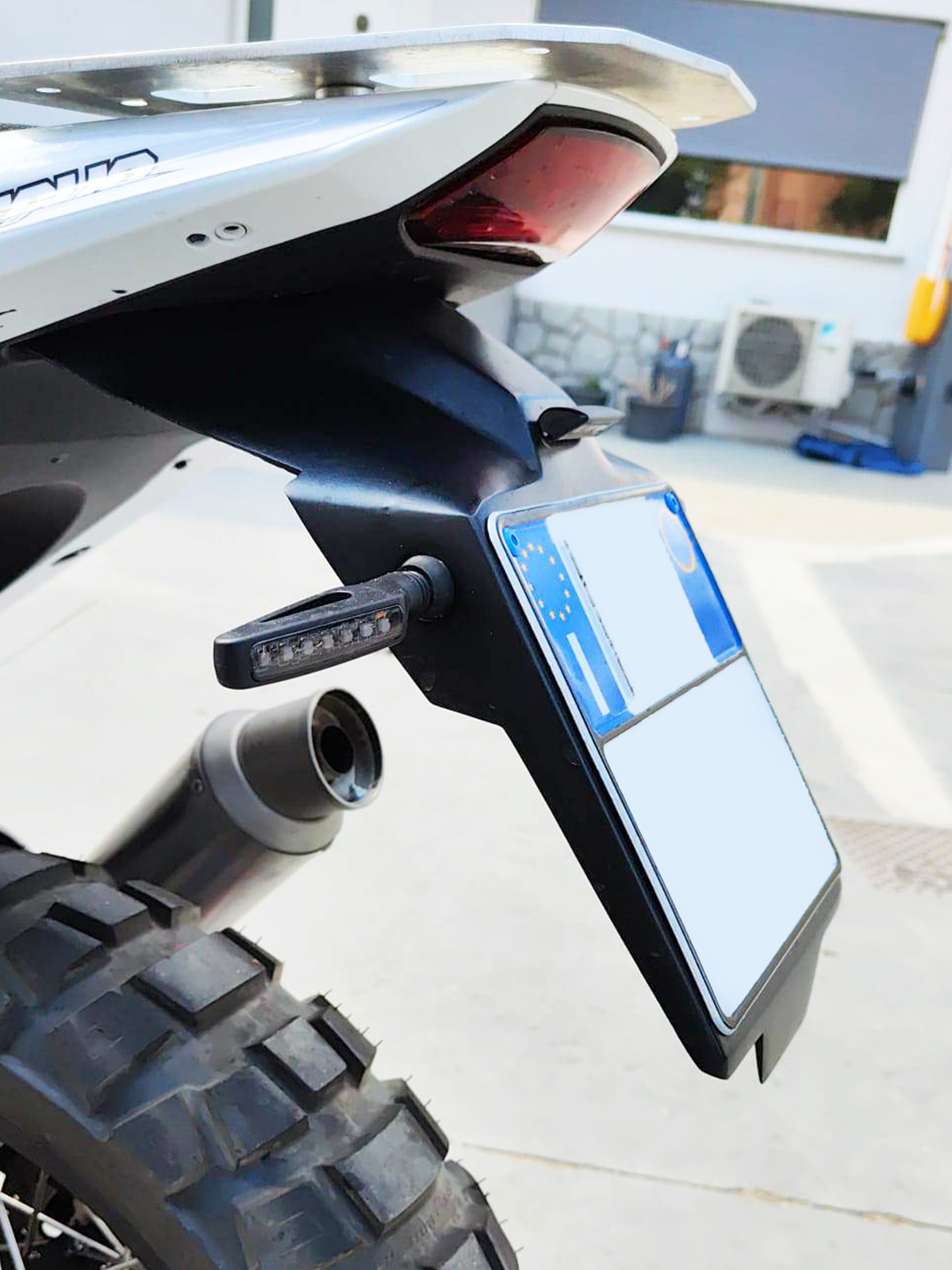 MORINI X CAPE 650  – PORTA TARGA