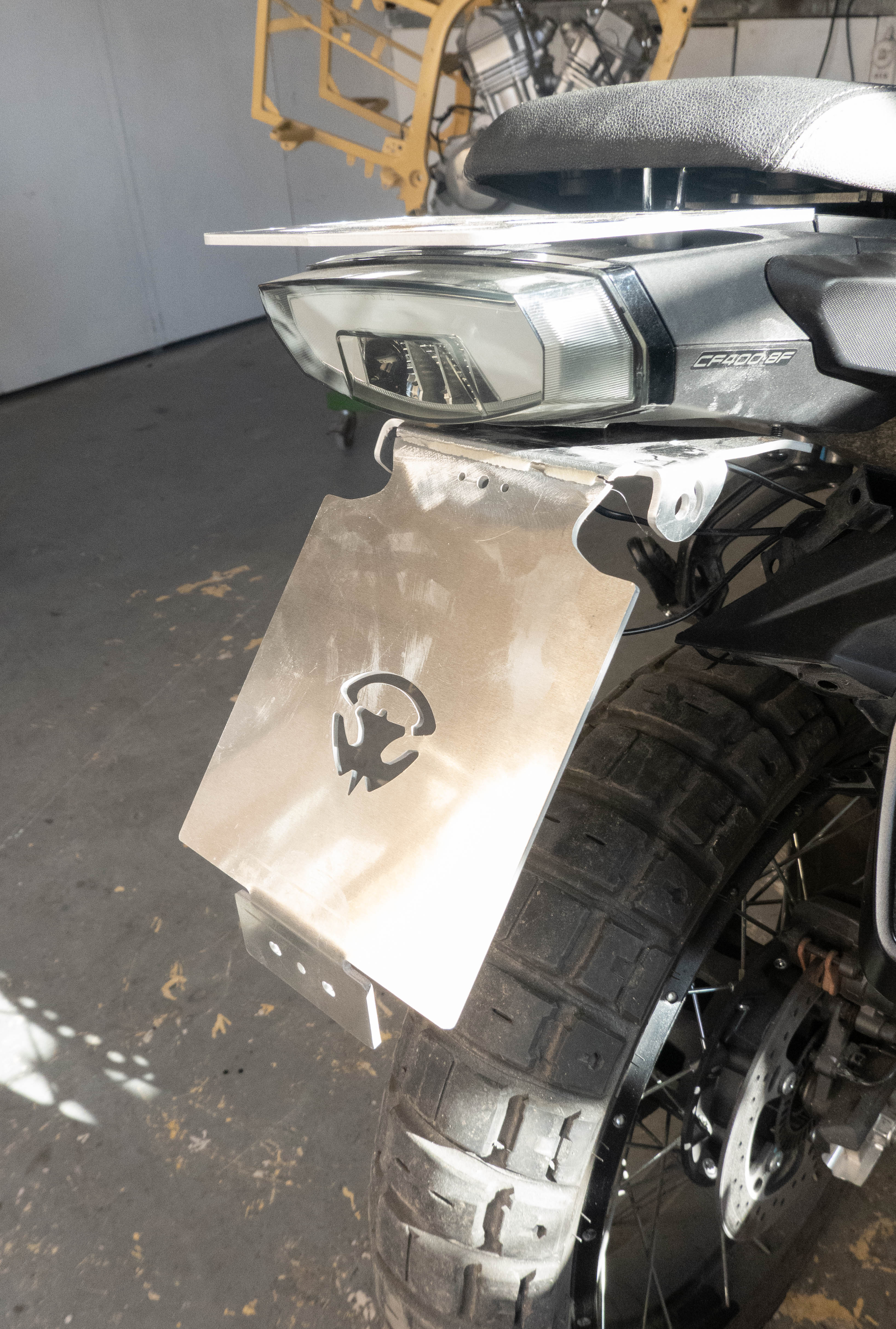 CF MOTO 450 MT –  porta targa 4 mm ALU