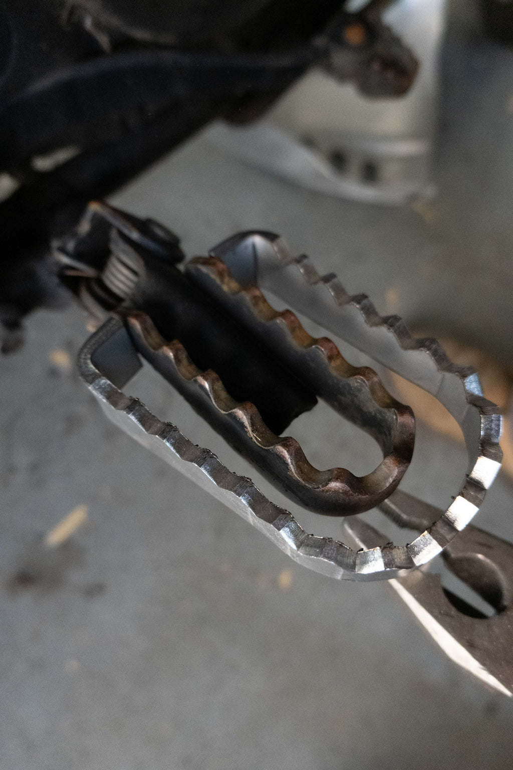 Suzuki DR 650 RSE ’90–’97 – Pedane Maggiorate (da saldare)