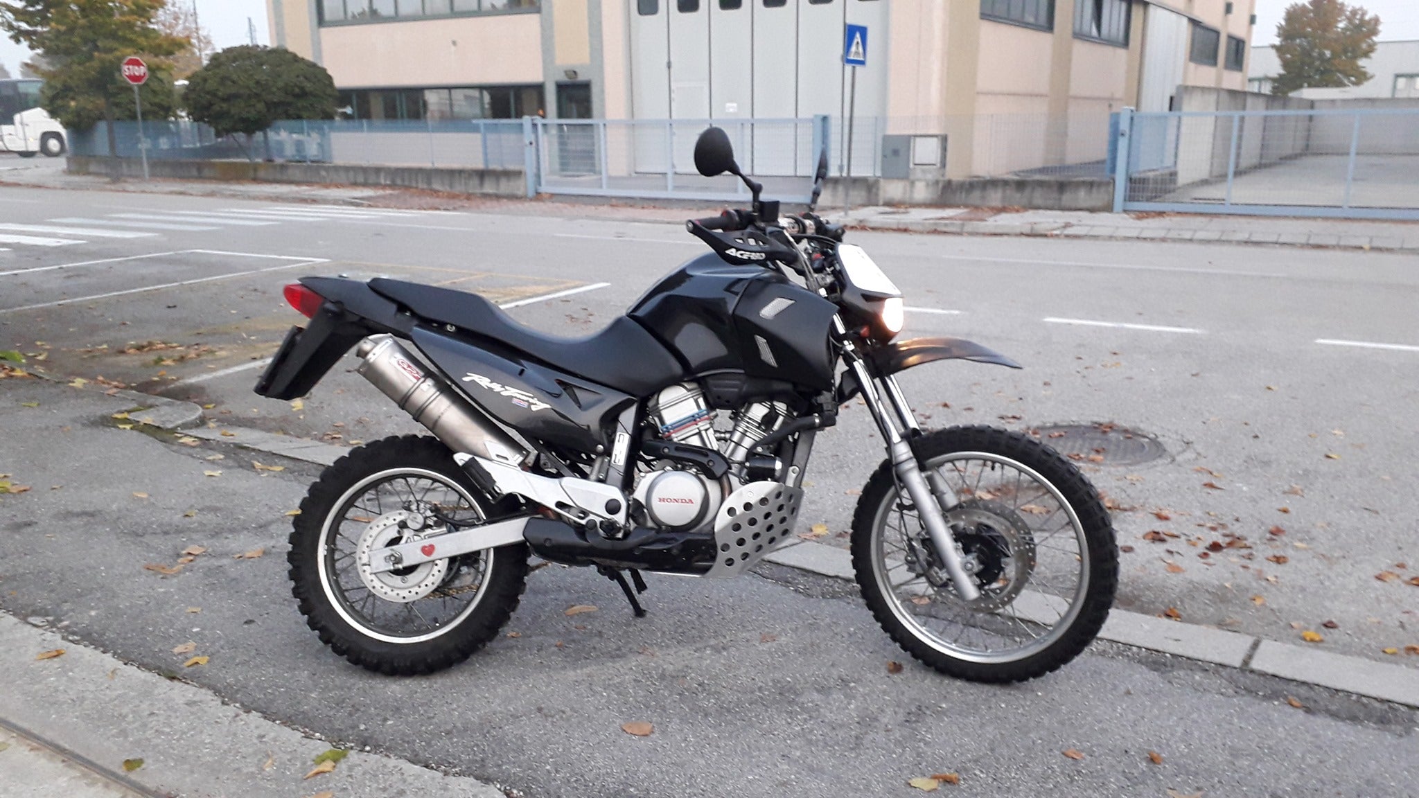 Honda Transalp XL 650 V ’00–’06 – Fianchetti laterali