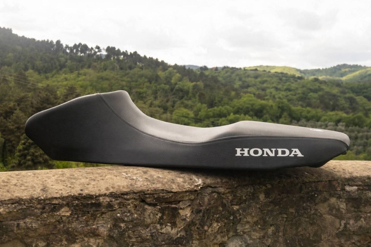 Honda Transalp XL 650 V ’00–’06  - Copertina sella