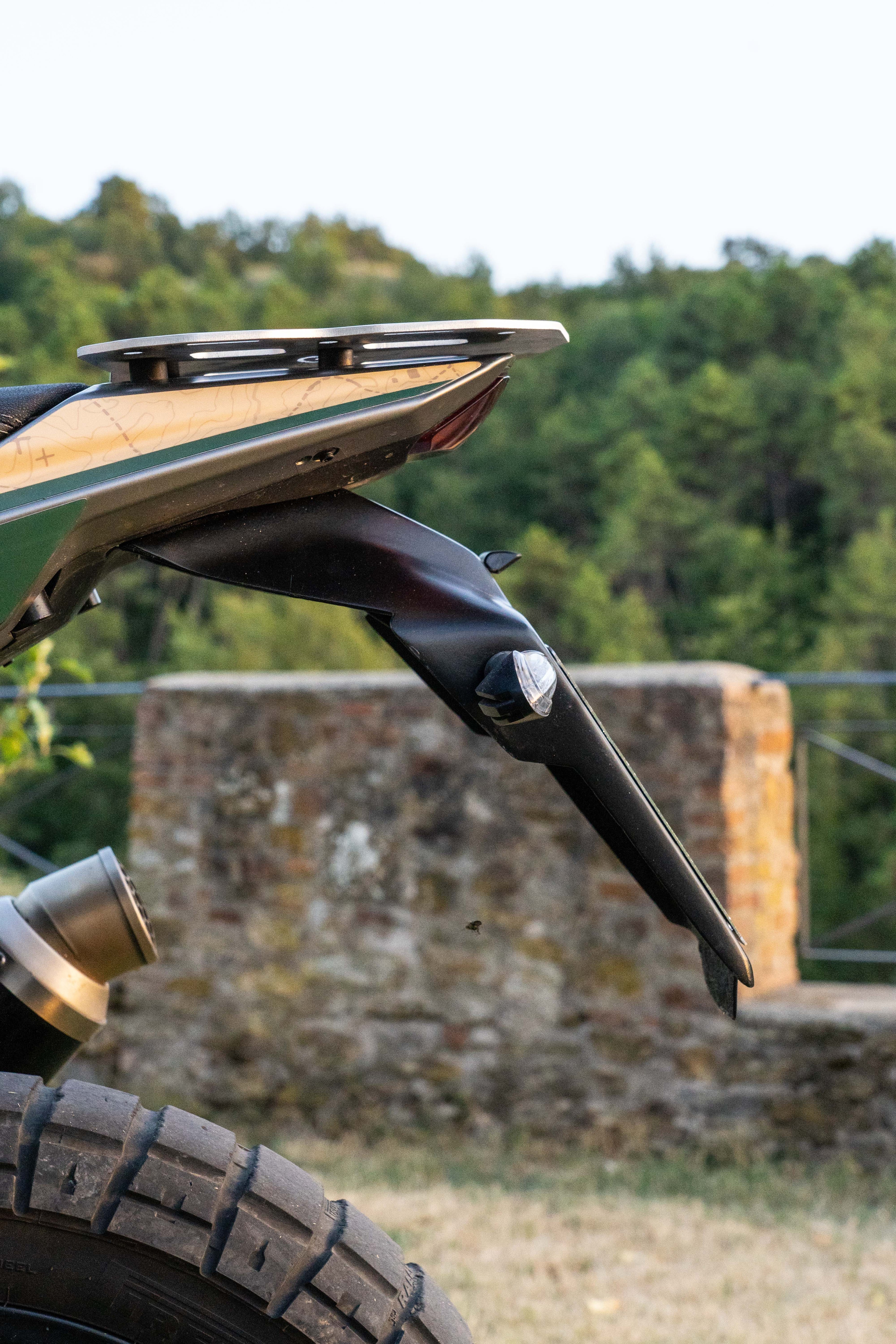 MORINI X CAPE 650  – PORTA TARGA