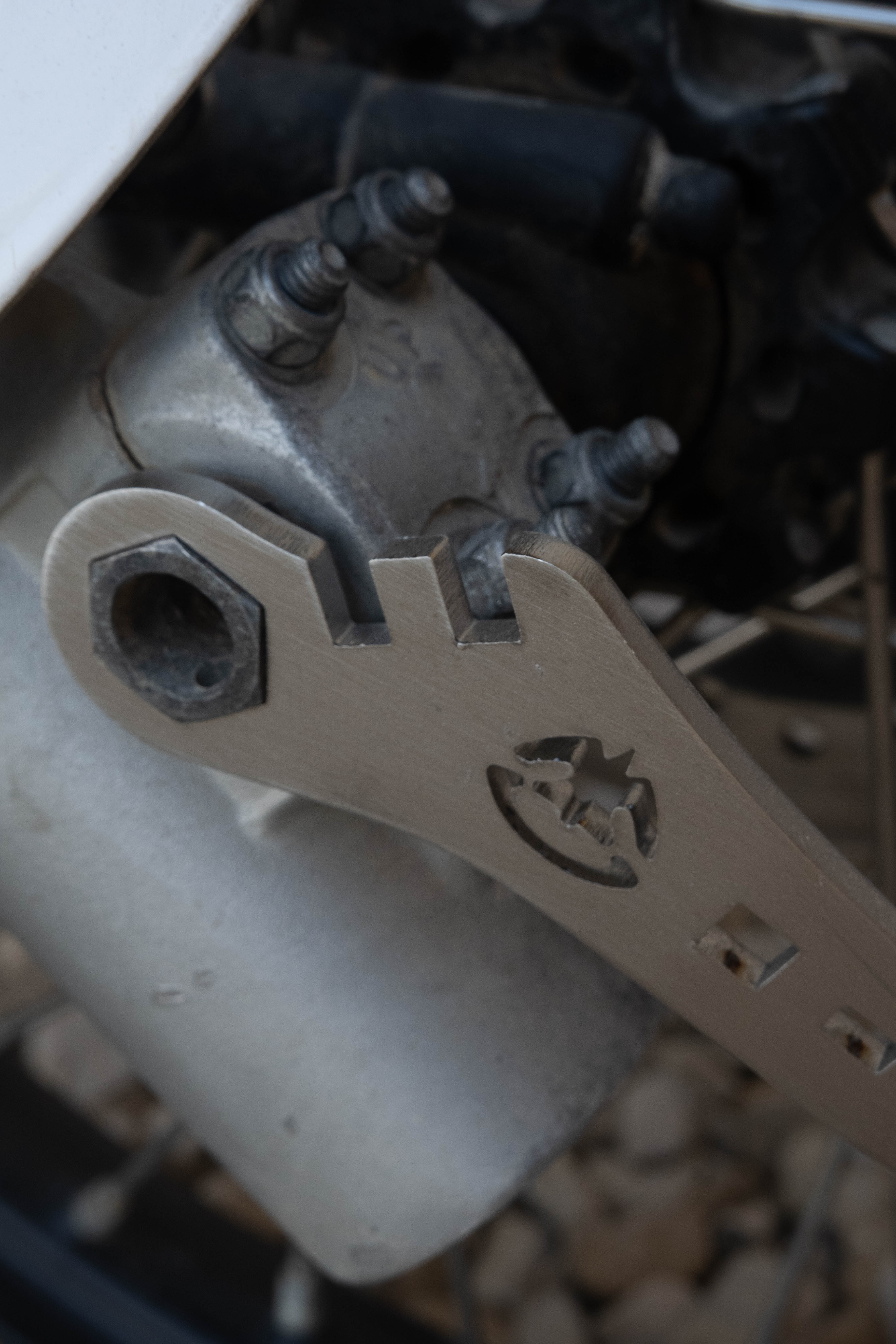 HONDA DOMINATOR NX 650 '88-'02 – Multi tool Kit attrezzi