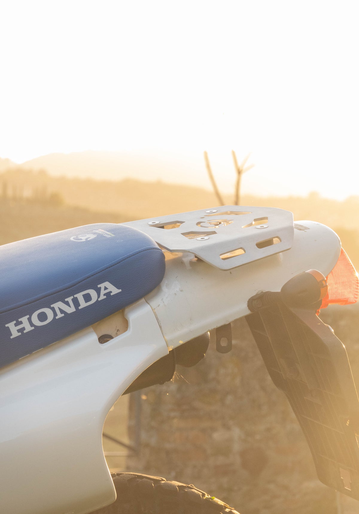 Honda Dominator NX650 '93 –'02 – Piastra Porta Pacchi slim mini -  Alluminio 4 mm - rackplate