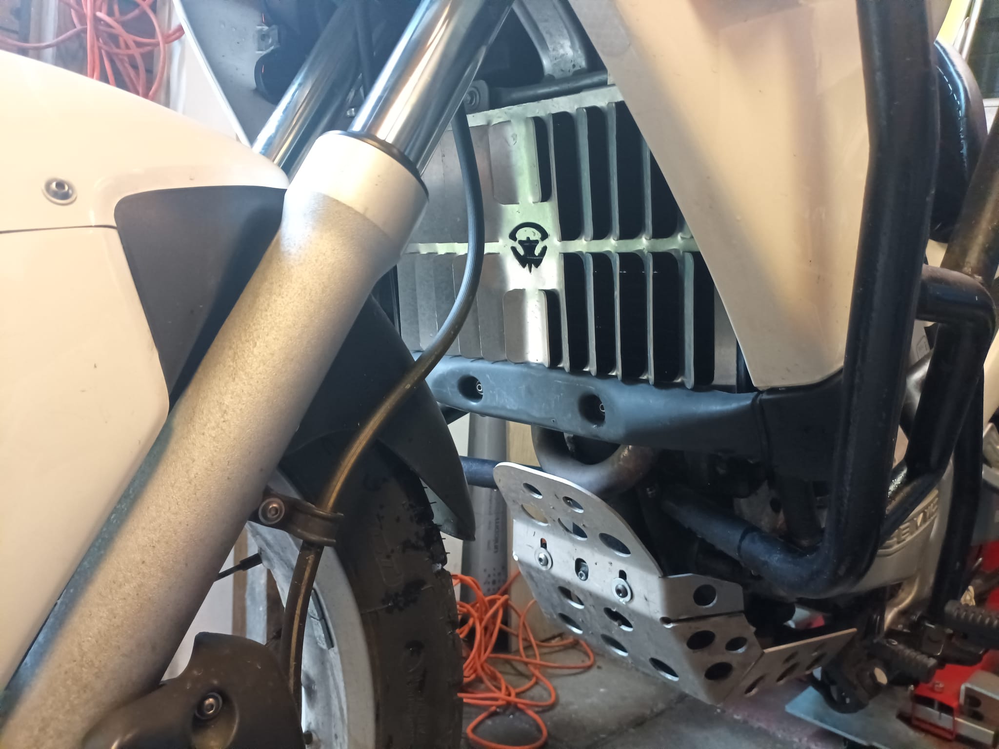 BMW F650 Funduro ’93–’00 – Griglia radiatore rally