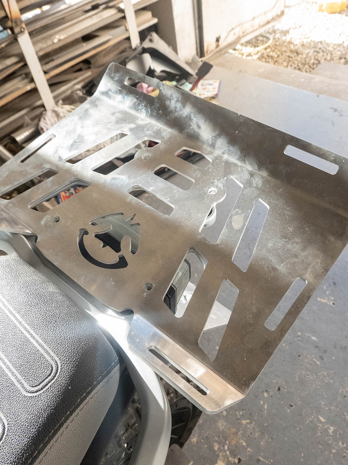 CFMOTO 450MT – Piastra Borsa Morbida in Alluminio 4 mm | Soft Luggage Plate