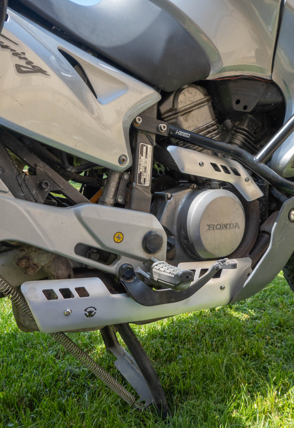 Honda Transalp XL 650 V ’00–’06 – Griglia scarico inferiore