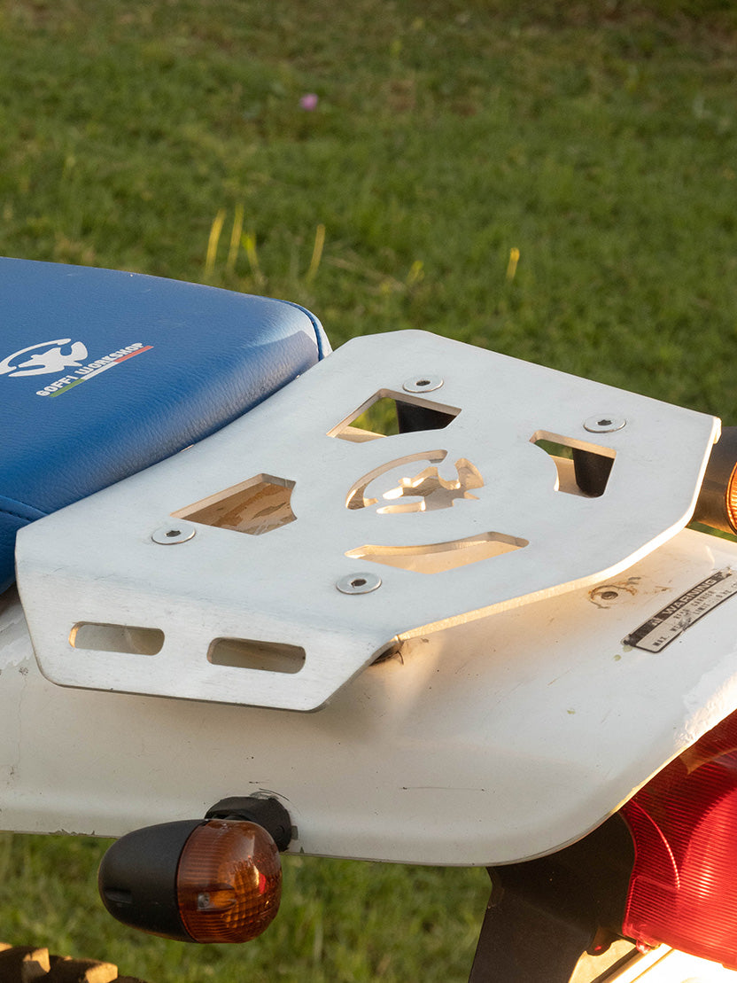 Honda Dominator NX650 '93 –'02 – Piastra Porta Pacchi slim mini -  Alluminio 4 mm - rackplate